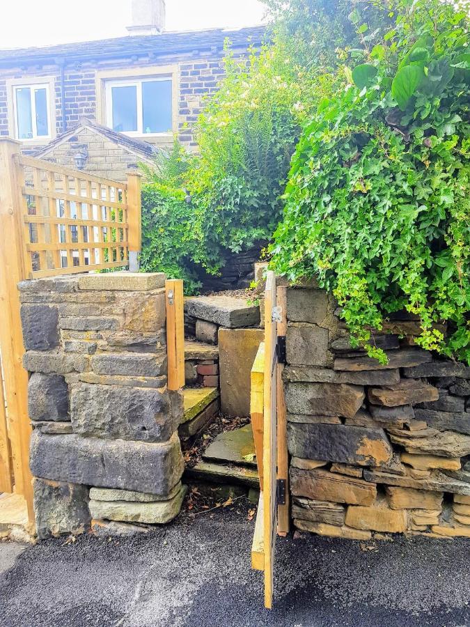 Plough Cottage 1830'S Miners Cottage ハリファックス エクステリア 写真